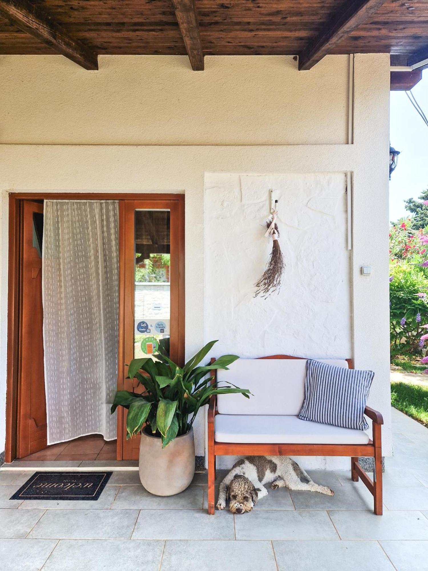 Holiday Home Smokvin Hlad ペロイ エクステリア 写真