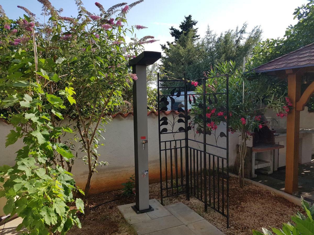 Holiday Home Smokvin Hlad ペロイ エクステリア 写真